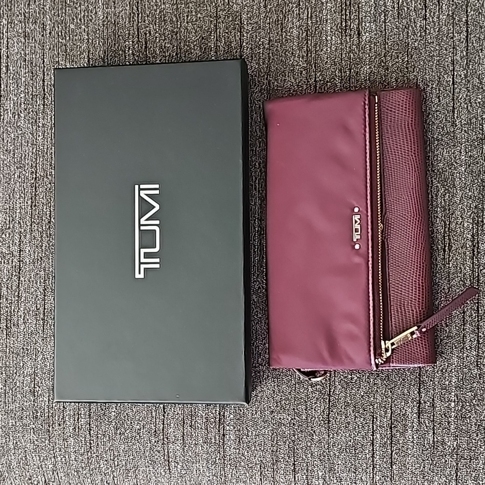 NWOT Tumi Bugundy Purse/Wallet
